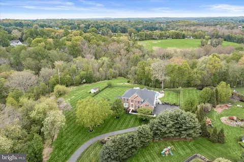 600 Corsair Ct, Sykesville, MD 21784