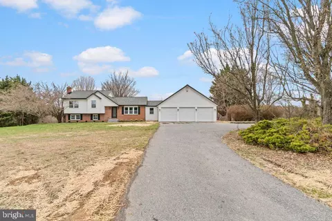 3174 Cardinal Dr, Westminster, MD 21157