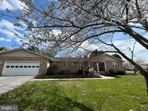 2217 Cherokee Dr, Westminster, MD 21157