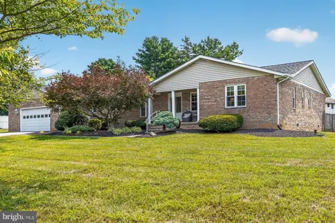2217 Cherokee Dr, Westminster, MD 21157