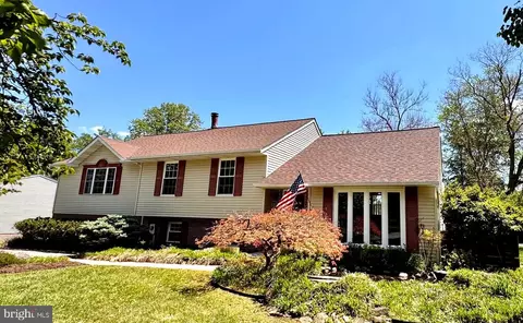 7431 2nd Ave, Sykesville, MD 21784