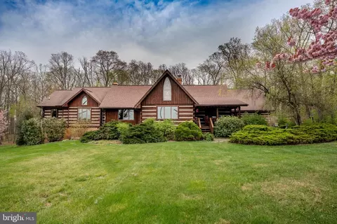 1720 Charles Ray Acres Dr, Sykesville, MD 21784