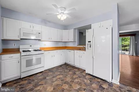 Kitchen - 4630 Marksman Ct, Hampstead, MD 21074 photo 1 of 2