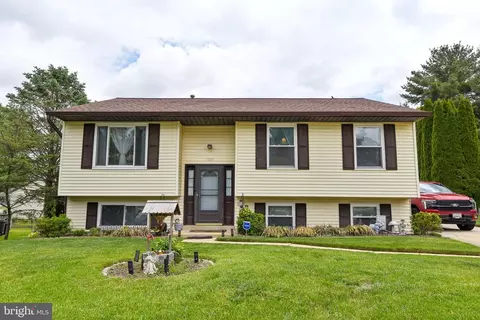 930 Wampler Ln, Westminster, MD 21158