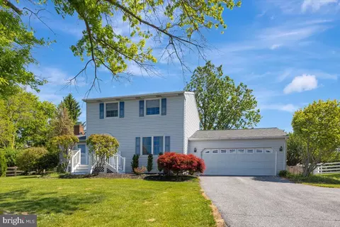 902 Magnolia Ct, Westminster, MD 21157