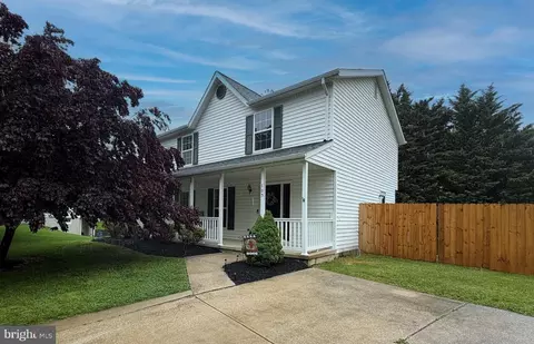 705 Spotters Ct, Hampstead, MD 21074