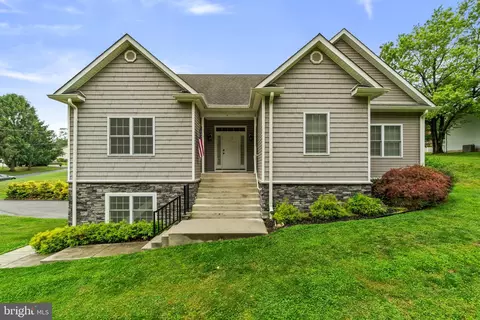 4302 Howard Dr, Sykesville, MD 21784