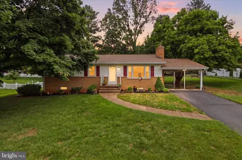 912 Hallford St, Sykesville, MD 21784