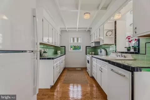 Kitchen - 2425 Albert Rill Rd, Hampstead, MD 21074 photo 3 of 3