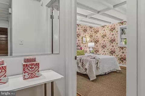 Entry Way - 2425 Albert Rill Rd, Hampstead, MD 21074 photo 4 of 6