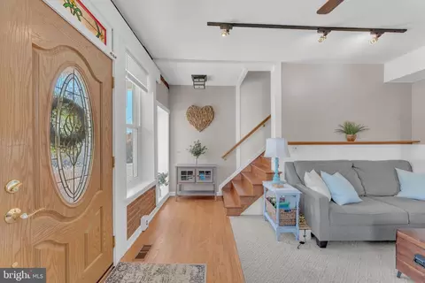 Entry Way - 8 Broadway St E, Union Bridge, MD 21791 photo 3 of 4