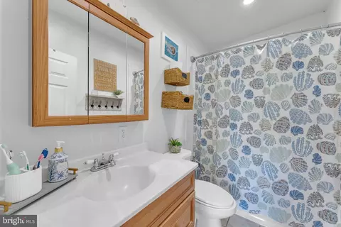 Bath - 8 Broadway St E, Union Bridge, MD 21791 photo 2 of 2