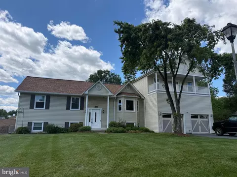 902 Clauser Ct, New Windsor, MD 21776