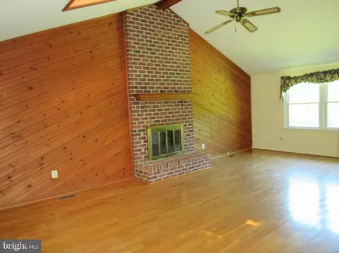 Living - 681 Hook Rd, Westminster, MD 21157 photo 2 of 5