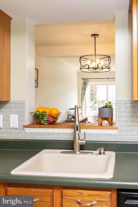 Kitchen - 4609 Marksman Ct, Hampstead, MD 21074 photo 4 of 4