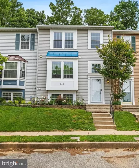 942 Gaming Sq, Hampstead, MD 21074