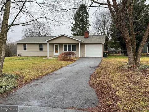 810 Wisteria Dr, Westminster, MD 21157