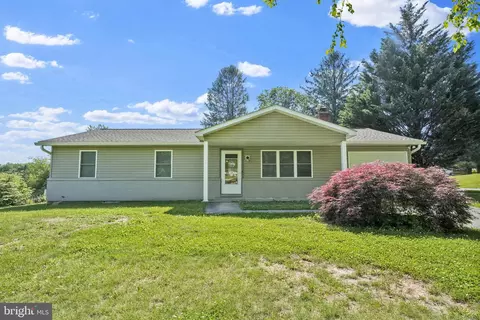 810 Wisteria Dr, Westminster, MD 21157