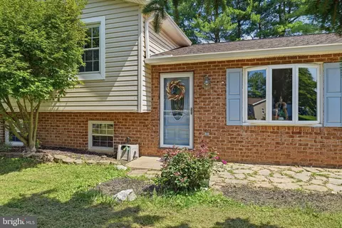 7246 Pommel Dr, Sykesville, MD 21784