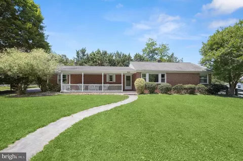 7416 Centre St, Sykesville, MD 21784