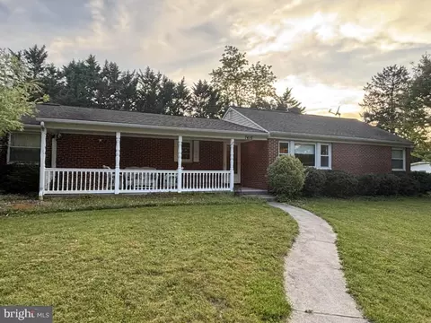 7416 Centre St, Sykesville, MD 21784