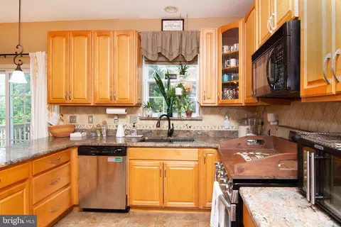 Kitchen - 4022 Herdsman Dr, Hampstead, MD 21074 photo 2 of 3