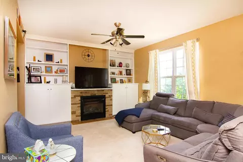 Living - 4022 Herdsman Dr, Hampstead, MD 21074 photo 2 of 3