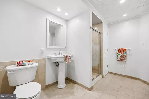 Bath - 2404 Braddock Rd, Mount Airy, MD 21771 photo 3 of 4