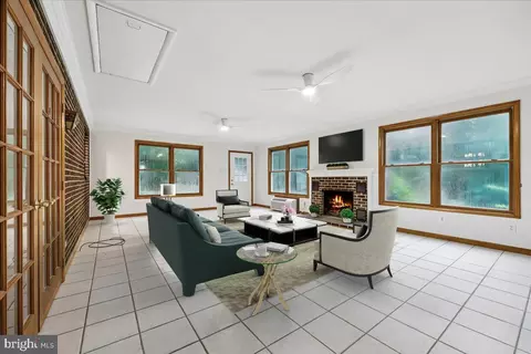 Living - 2404 Braddock Rd, Mount Airy, MD 21771 photo 3 of 8
