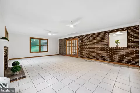 Living - 2404 Braddock Rd, Mount Airy, MD 21771 photo 5 of 8