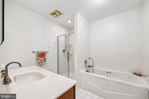 Bath - 2404 Braddock Rd, Mount Airy, MD 21771 photo 2 of 4