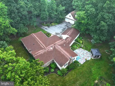 2404 Braddock Rd, Mount Airy, MD 21771