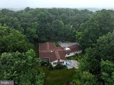 2404 Braddock Rd, Mount Airy, MD 21771