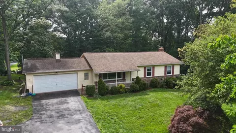 220 Hideaway Dr, Westminster, MD 21157