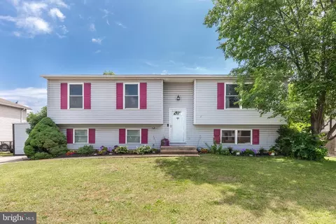213 Roth Ave, Taneytown, MD 21787