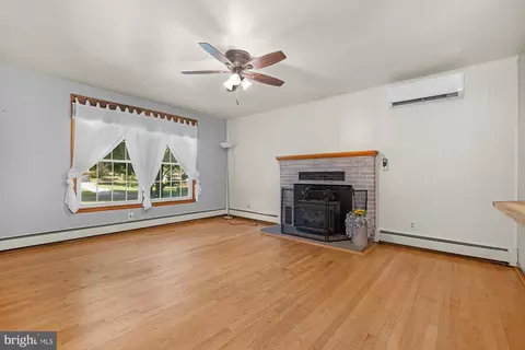 Living - 932 Bear Branch Rd, Westminster, MD 21157 photo 1 of 3