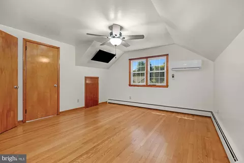 Bedroom - 932 Bear Branch Rd, Westminster, MD 21157 photo 4 of 6