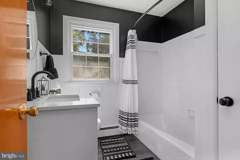 Bath - 932 Bear Branch Rd, Westminster, MD 21157 photo 2 of 4