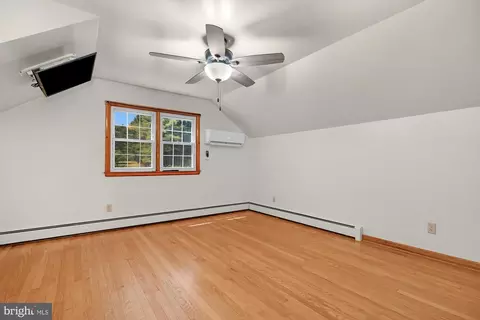 Bedroom - 932 Bear Branch Rd, Westminster, MD 21157 photo 5 of 6