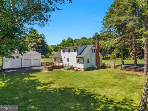 Exterior - 932 Bear Branch Rd, Westminster, MD 21157 photo 4 of 21
