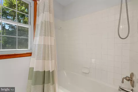 Bath - 932 Bear Branch Rd, Westminster, MD 21157 photo 4 of 4