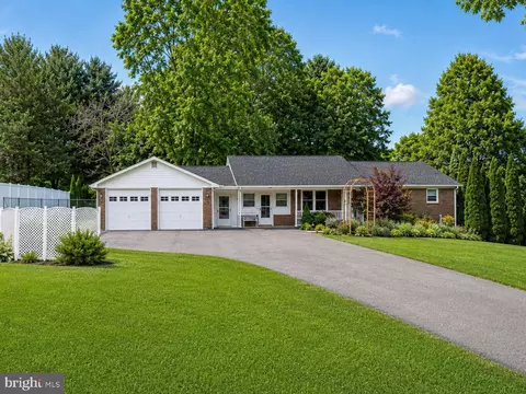 2515 Bird View Rd, Westminster, MD 21157