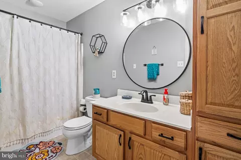 Bath - 1738 Upper Forde Ln, Hampstead, MD 21074 photo 2 of 3