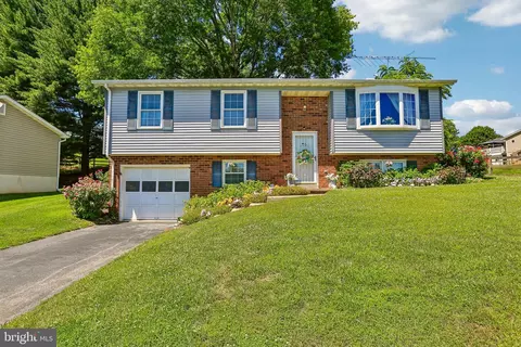 7291 Pommel Dr, Sykesville, MD 21784