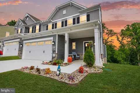 2820 Town View Cir, New Windsor, MD 21776