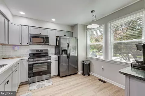 Kitchen - 974 Sugar Maple St, Hampstead, MD 21074 photo 2 of 3