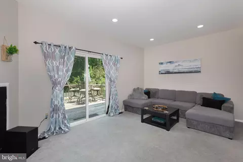 Living - 974 Sugar Maple St, Hampstead, MD 21074 photo 3 of 3