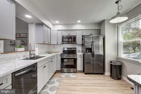 Kitchen - 974 Sugar Maple St, Hampstead, MD 21074 photo 3 of 3
