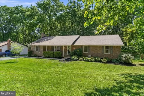 6421 Locust Ln, Sykesville, MD 21784