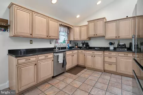 Kitchen - 4200 Wolf Ct, Hampstead, MD 21074 photo 3 of 3